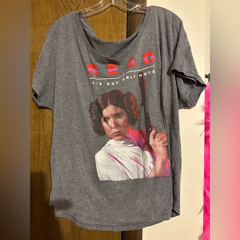 Out of Prints Star Wars Princess Leia t-shirt. EUC. 2X.
